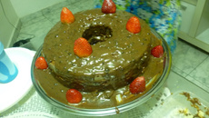 Bolo de chocolate com recheio de cupuaçu