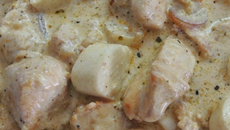 Strogonoff de frango com bacon e cream cheese