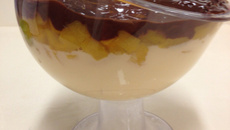 Gelado de pêssego com chocolate