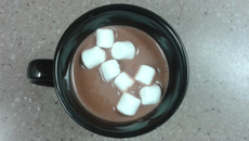 Chocolate quente cremoso de micro-ondas