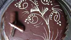 Bolo prestígio à moda Mi