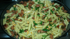 Macarrão ao azeite, alho e linguiça