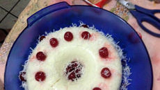 Manjar branco com cerejas