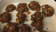 Bolinho assado de carne moída