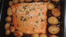 Salmão com alcaparras no forno