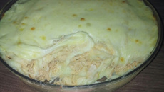 Purê de batatas recheado com frango