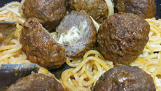 Almôndega com queijo