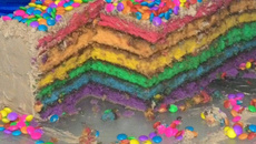 Bolo arco-íris da Jessica