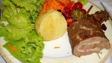 Rocambole de carne moída fácil e barato