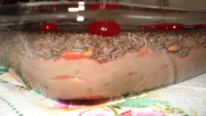 Pavê de brigadeiro com cerejas