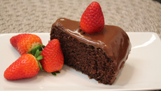 Bolo de morangos e chocolate light