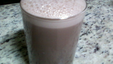 Copo de chocolate quente espumante