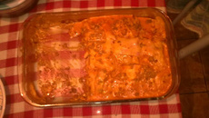 Lasanha de carne com molho de estrogonofe