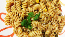 Macarrão parafuso com sardinha