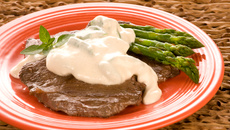 Escalope com molho de aspargos