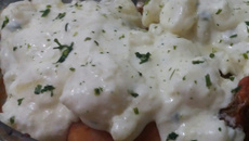 Coxa e sobrecoxa com batata ao creme