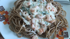 Macarrão ao molho branco especial de camarão