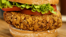 Hambúrguer de doritos com queijo 