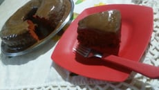 Bolo de beterraba com cobertura de chocolate