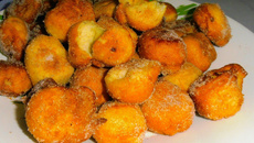 Bolinhos de chuva com recheio de banana