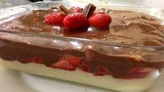 Doce sedução morango e chocolate meio amargo