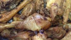 Frango com cebola queimada