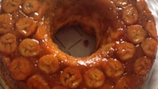 Bolo de banana caramelada