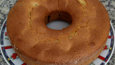 Bolo de fubá com goiabada fácil