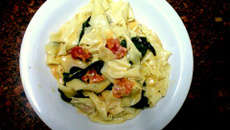 Papardelle com espinafre, tomate e gorgonzola