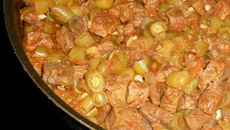 Picadinho colorido ao molho madeira