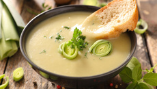 Sopa creme de alho poró