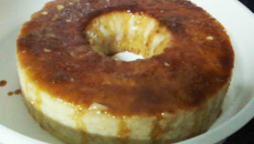 Pudim econômico de pão da Thaís