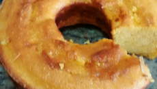 Broa de fubá, milho verde e queijo