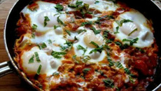 Shakshouka ( refogado típico israelense )