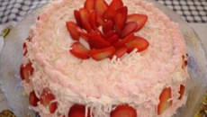 Bolo trufado de morango