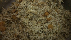 Frango desfiado na panela de pressão