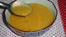 Caldo amarelo de legumes