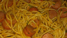 Macarrão rápido de salsicha