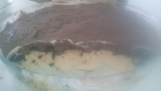 Pavê de chocolate meio amargo com biscoito recheado