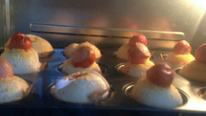 Pão de queijo com salsichas