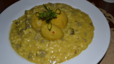Risoto de pequi com cubinhos de carne de sol