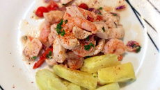 Ceviche andino de peixe branco e camarões
