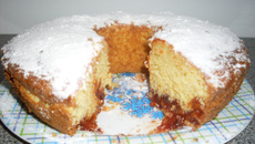 Bolo de fubá com goiabada