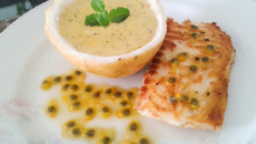 Filé de peixe ao molho de maracujá