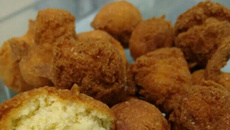 Bolinho de chuva com canela