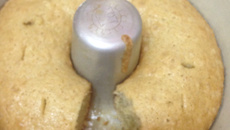 Bolo simples sem leite e sem ovo