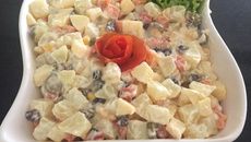 Salada de maionese com passas e maçã