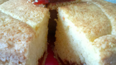 Bolo de fubá com goiabada