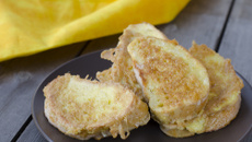 Rabanada diferente com calda de limão