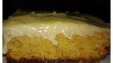 Bolo de baunilha  com cobertura